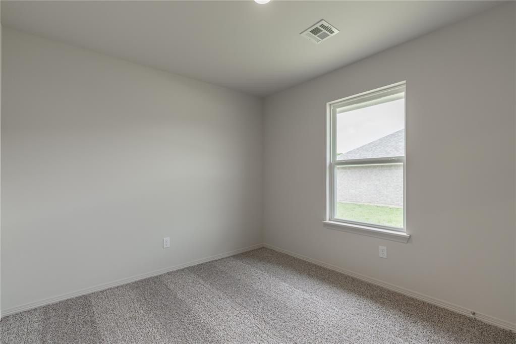 4616 Lincoln Landing. Harrah, OK 73045