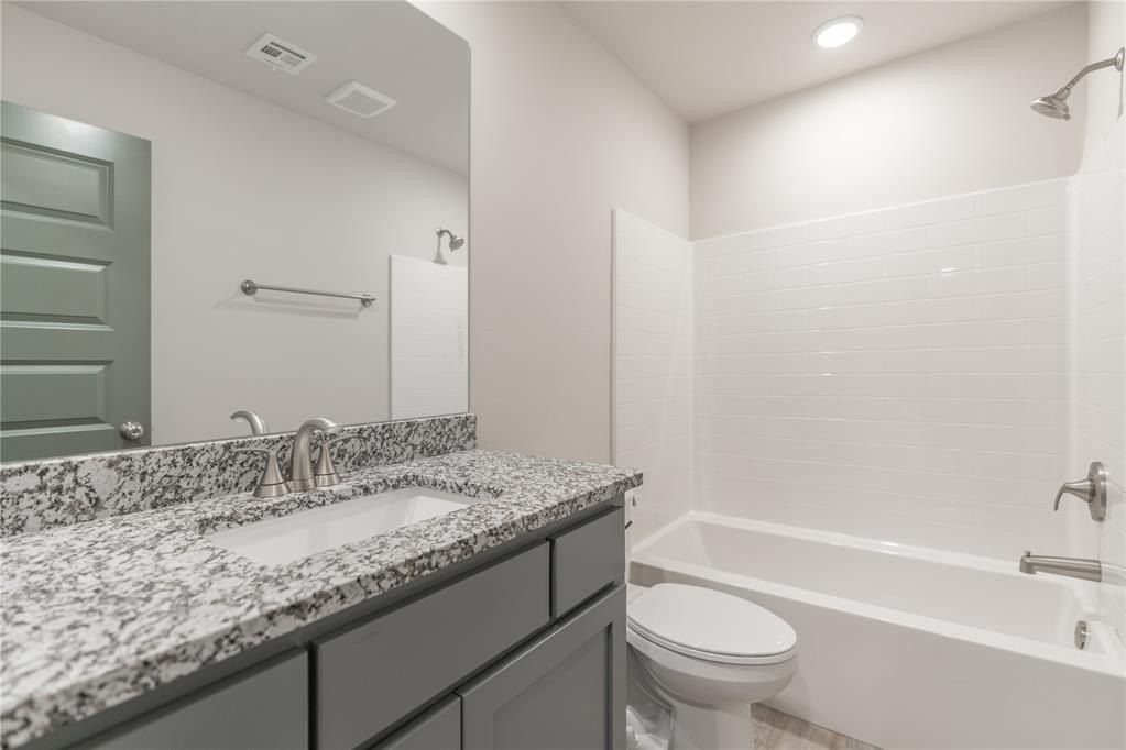 4640 Lincoln Landing. Harrah, OK 73045