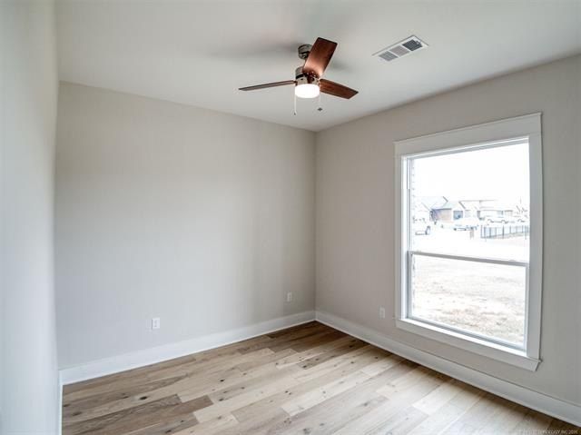 1197 Wild Indigo Circle. Calera, OK 74730