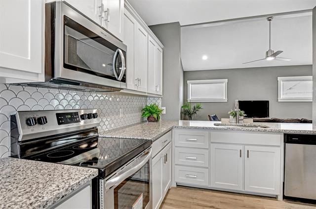 1178 Wild Indigo Circle. Calera, OK 74730