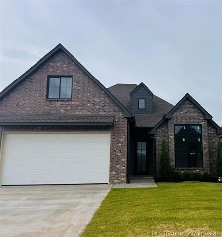 3704 W Laredo Street. Broken Arrow, OK 74012