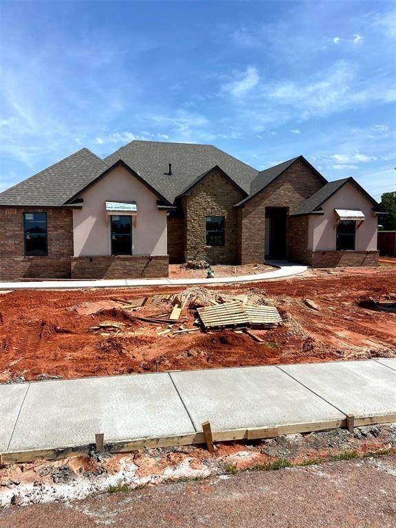 109 W Duane Drive. Mustang, OK 73064
