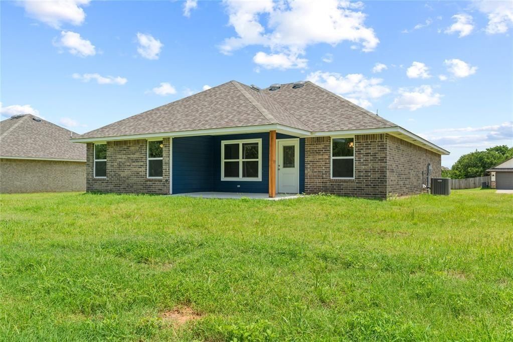4616 Lincoln Landing. Harrah, OK 73045