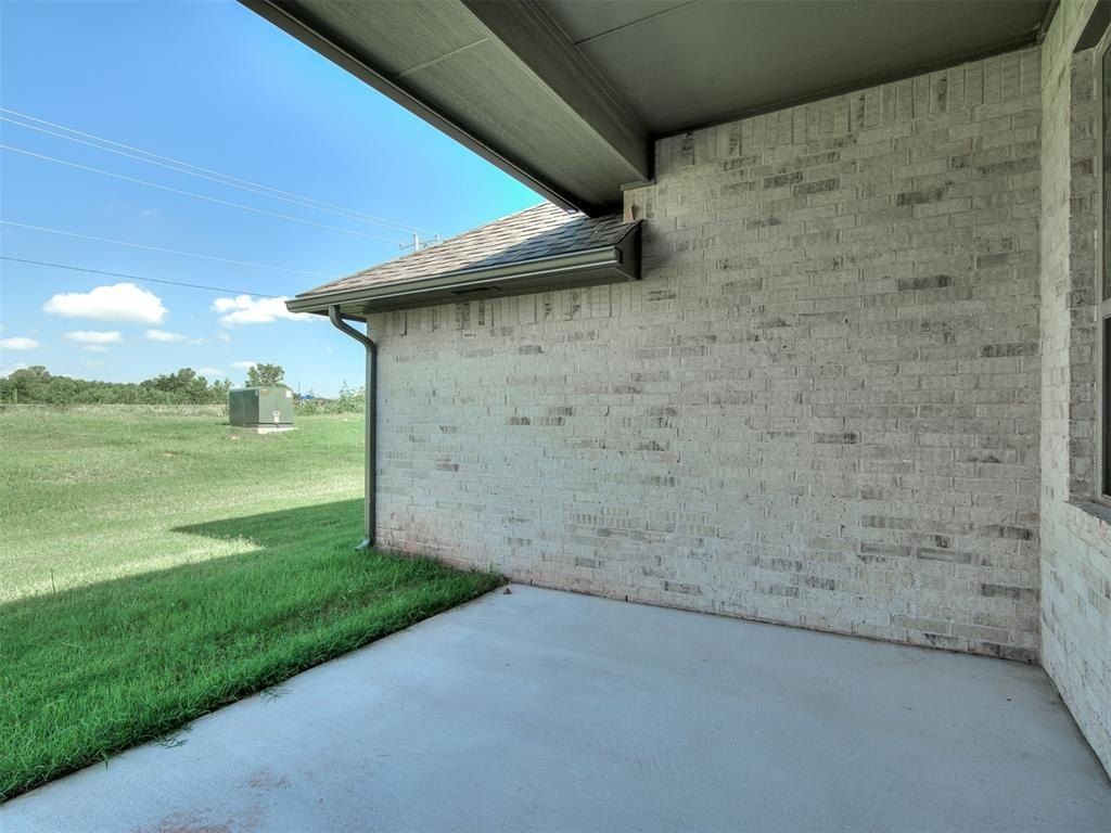 4901 Misty Wood Lane. Mustang, OK 73064