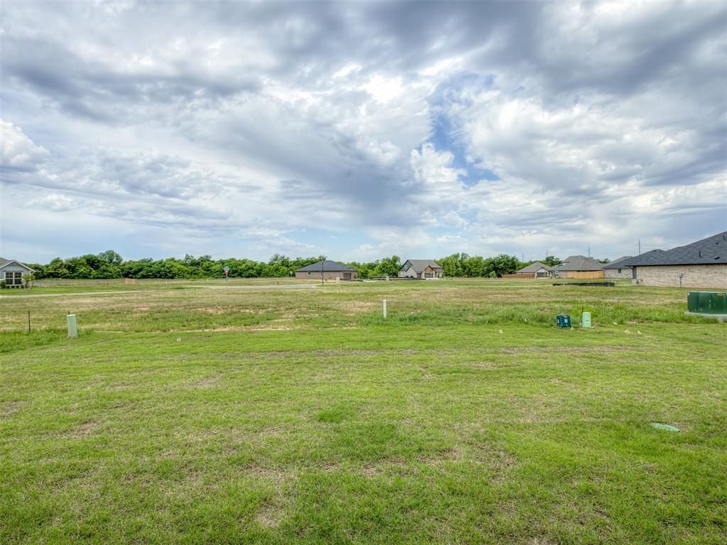 7613 Three Woods Lane. Yukon, OK 73099