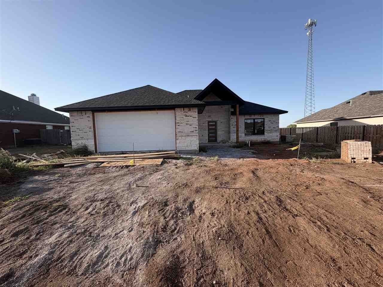 206 Meadowlark Ln. Geronimo, OK 73543