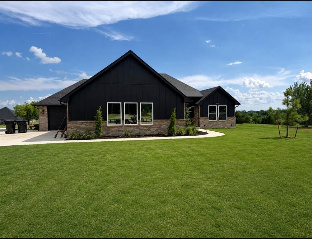 2439 Wolf Creek Bend. Blanchard, OK 73010