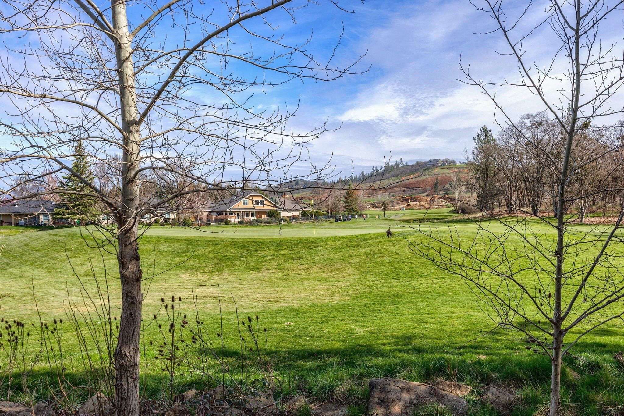 103 Golf View Drive. Eagle Point, OR 97524