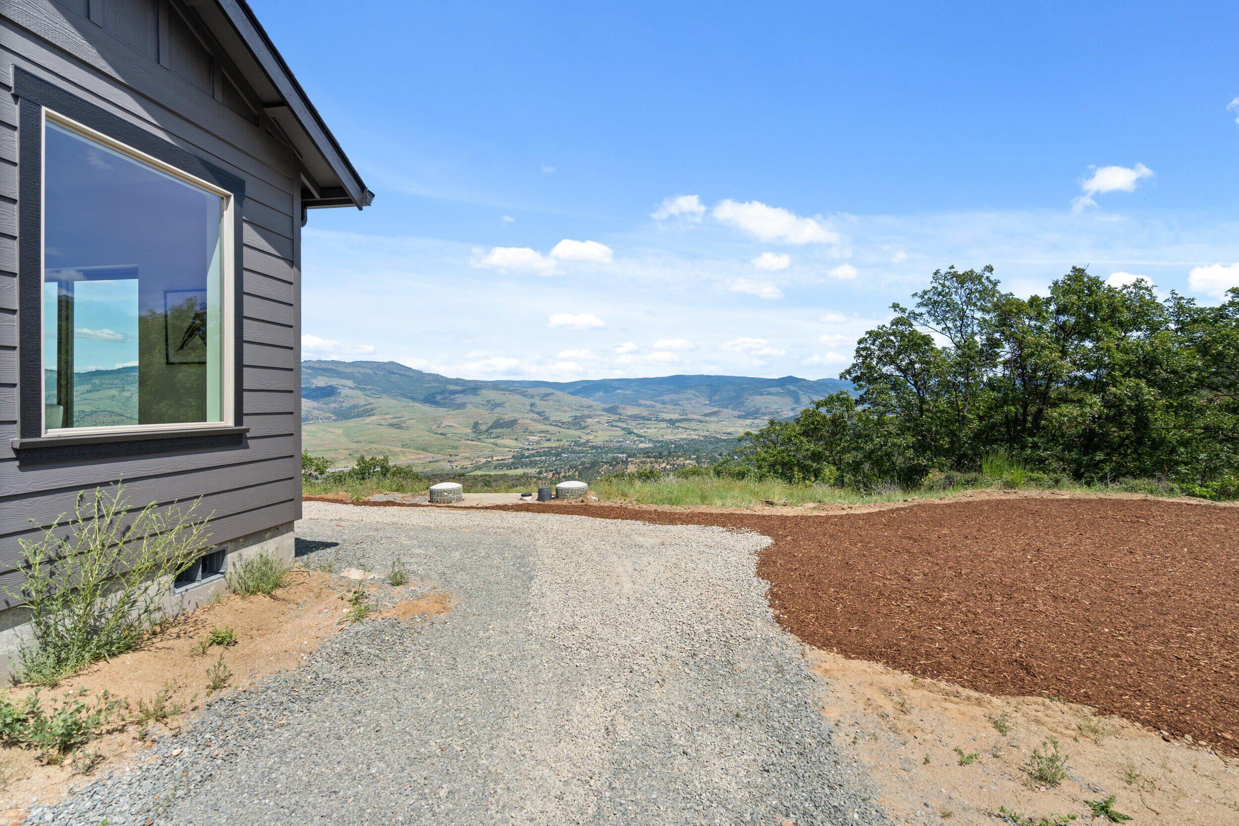 3060 Ashland Mine Road. Ashland, OR 97520