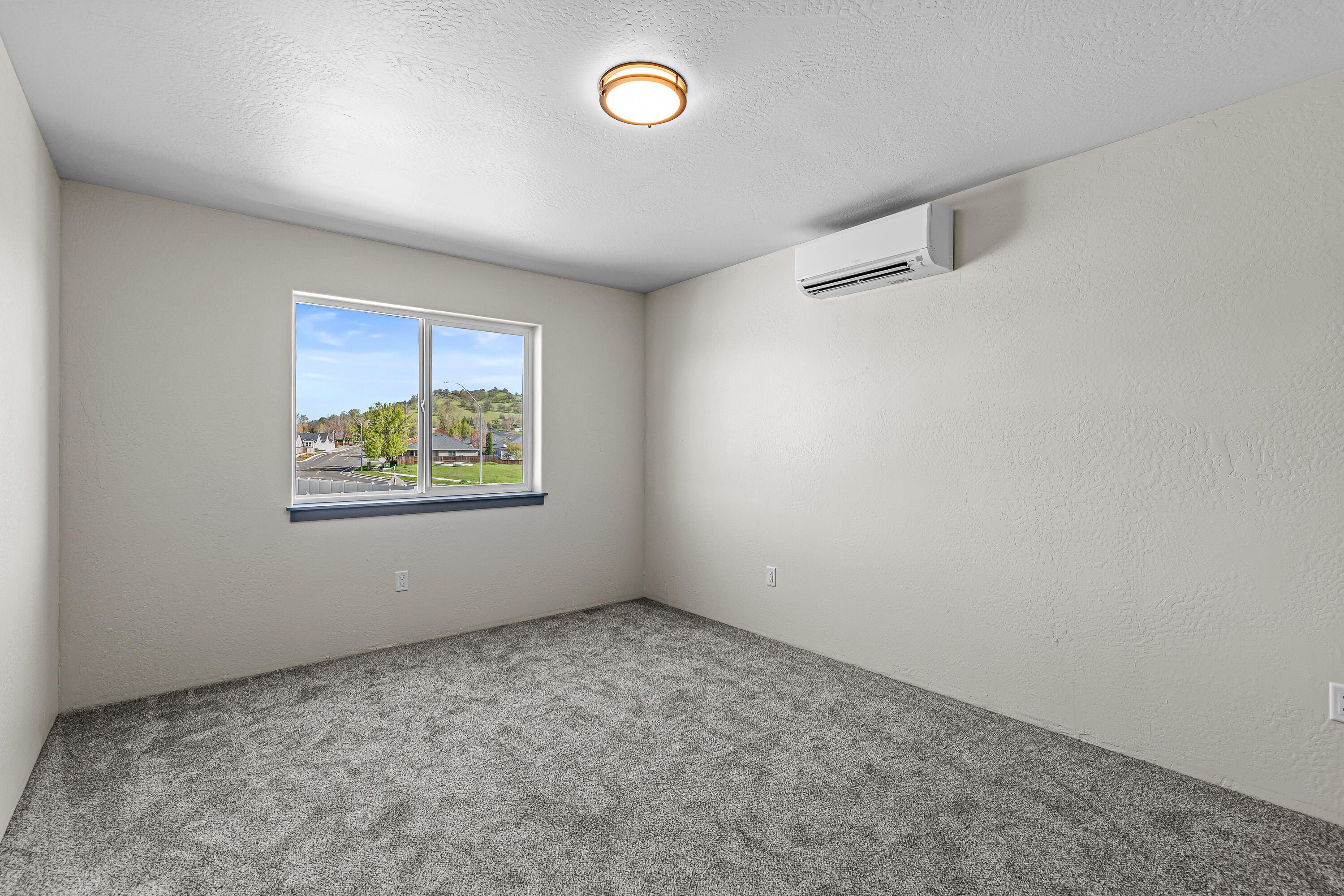 1676 Monarch Lane. Medford, OR 97504