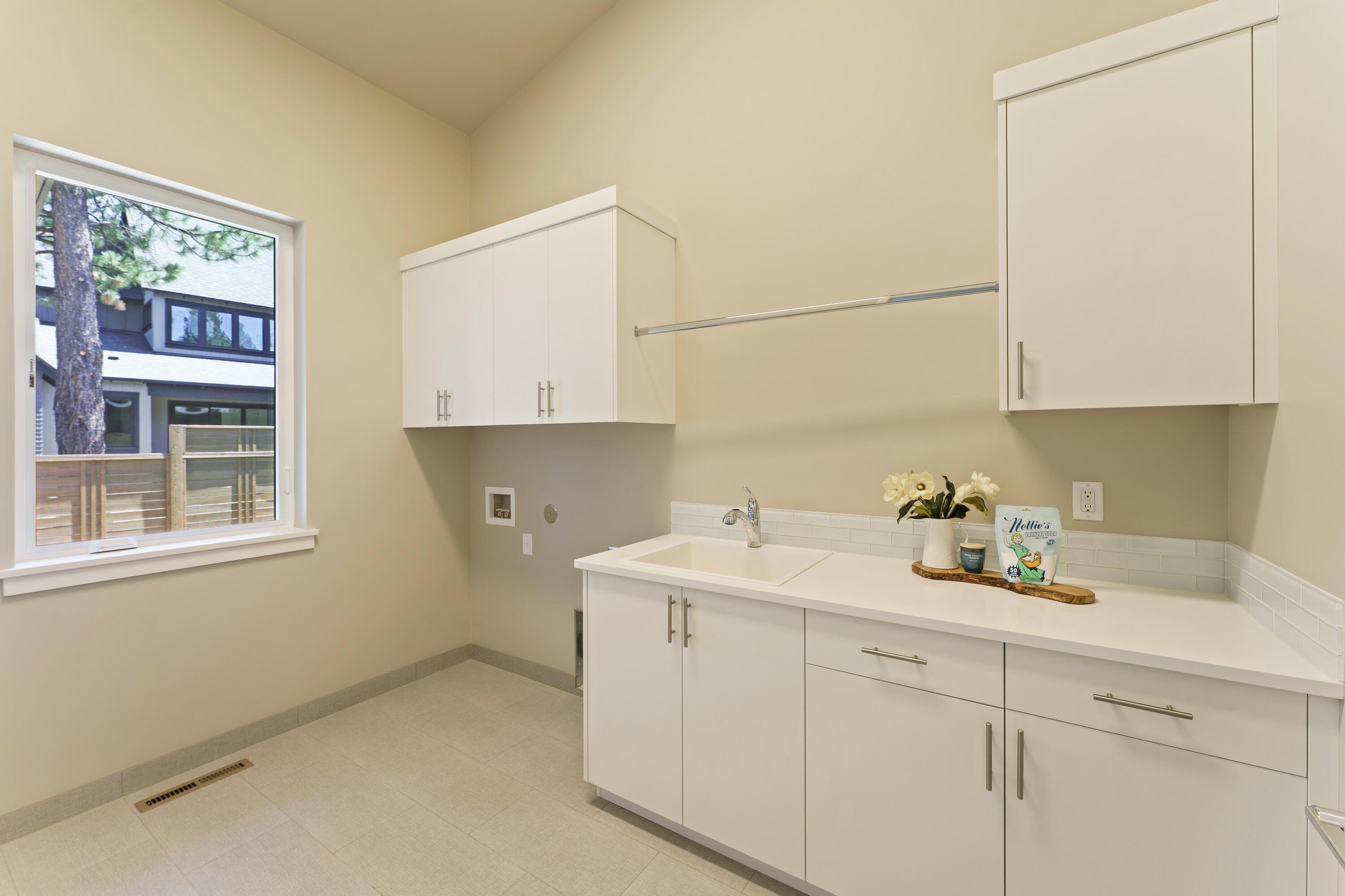 3354 Nw Leavitt Lane. Bend, OR 97703