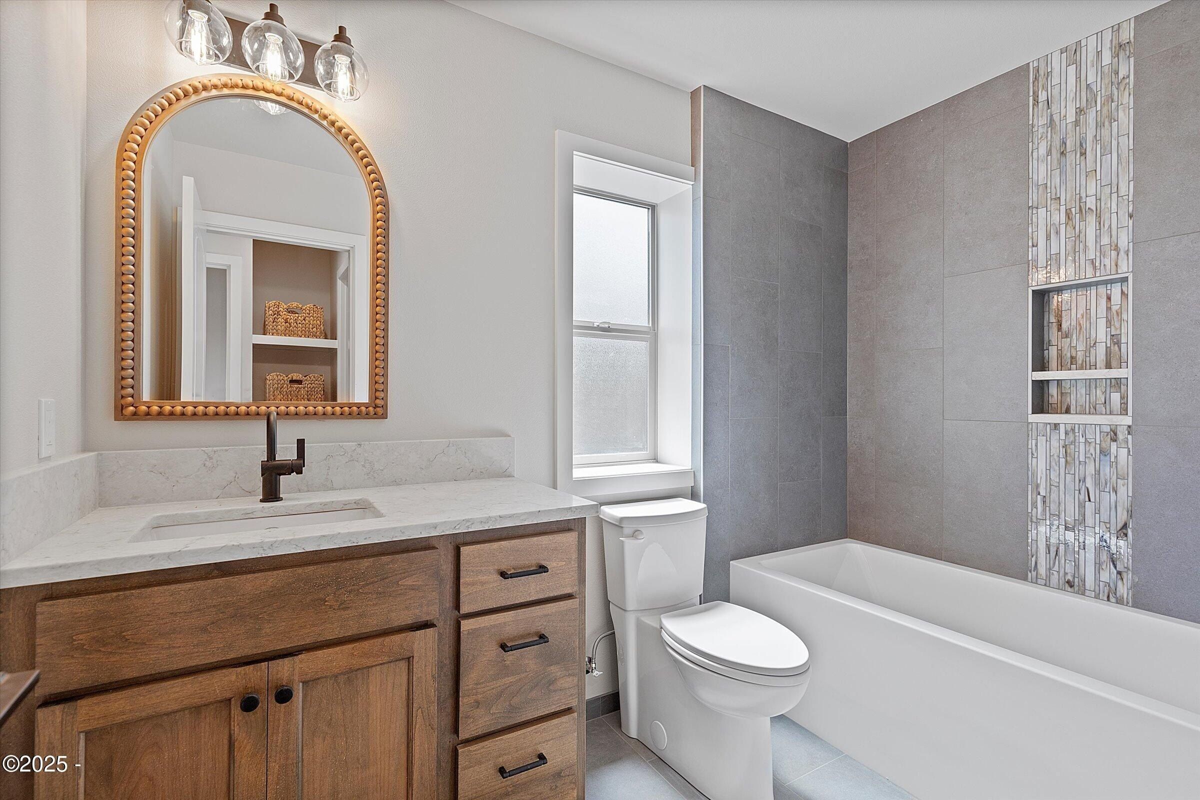 823 Sw 13Th Street Unit 1. Newport, OR 97365