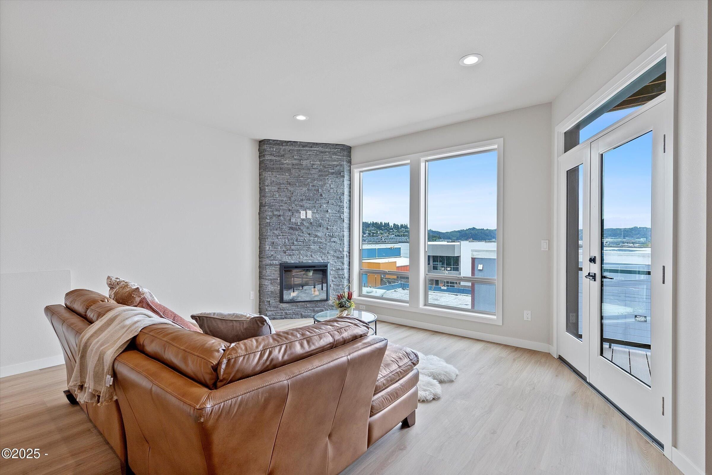 811 Sw 13Th Street Unit 4. Newport, OR 97365