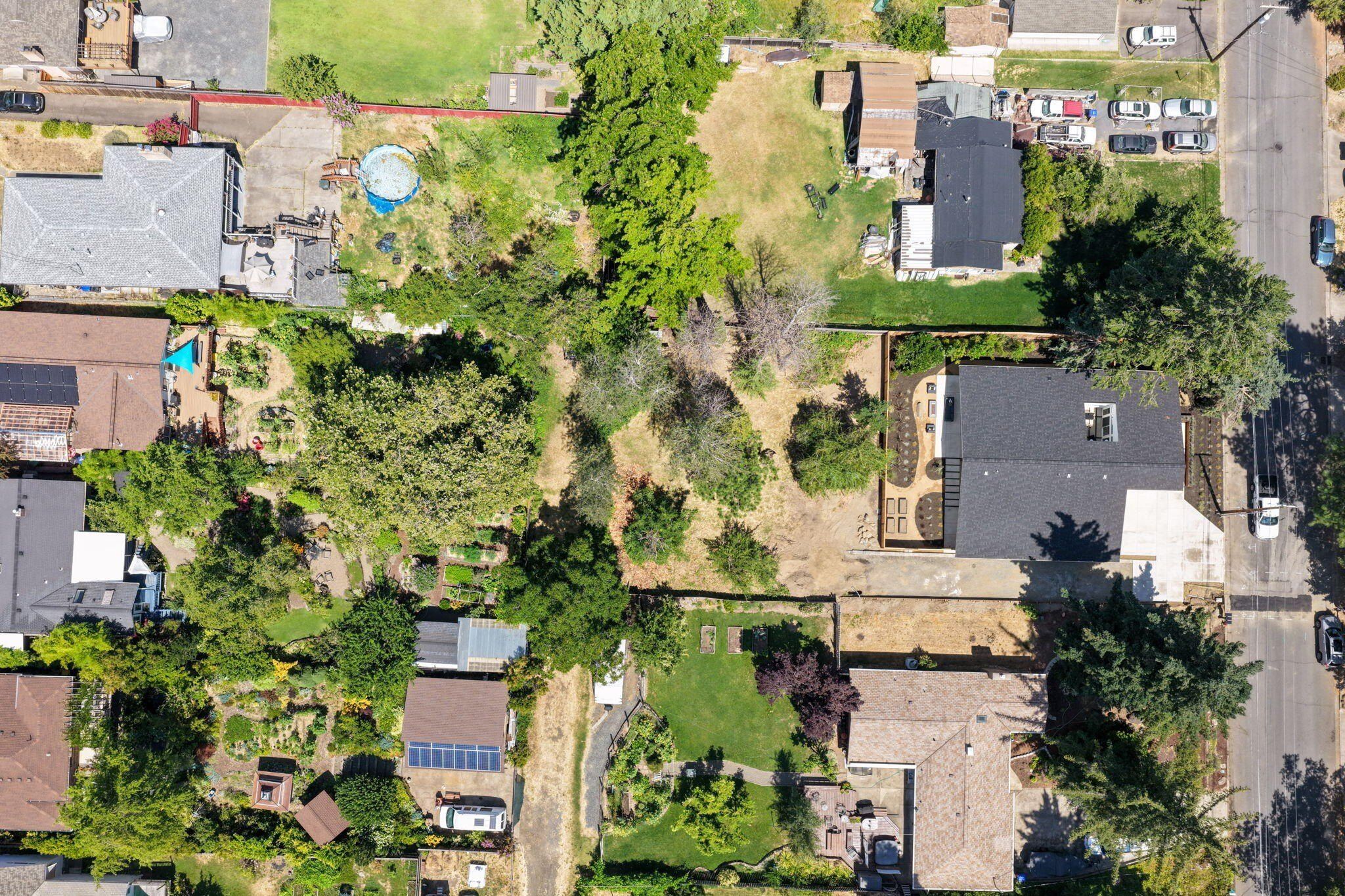 901 Hillview Drive. Ashland, OR 97520