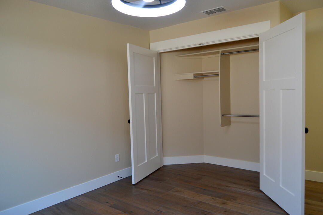 955 Sw Buckmaster Drive. Grants Pass, OR 97527