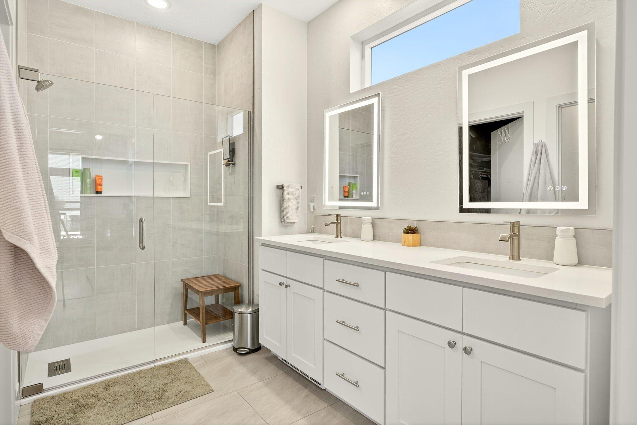 1259 Hagen Way. Ashland, OR 97520