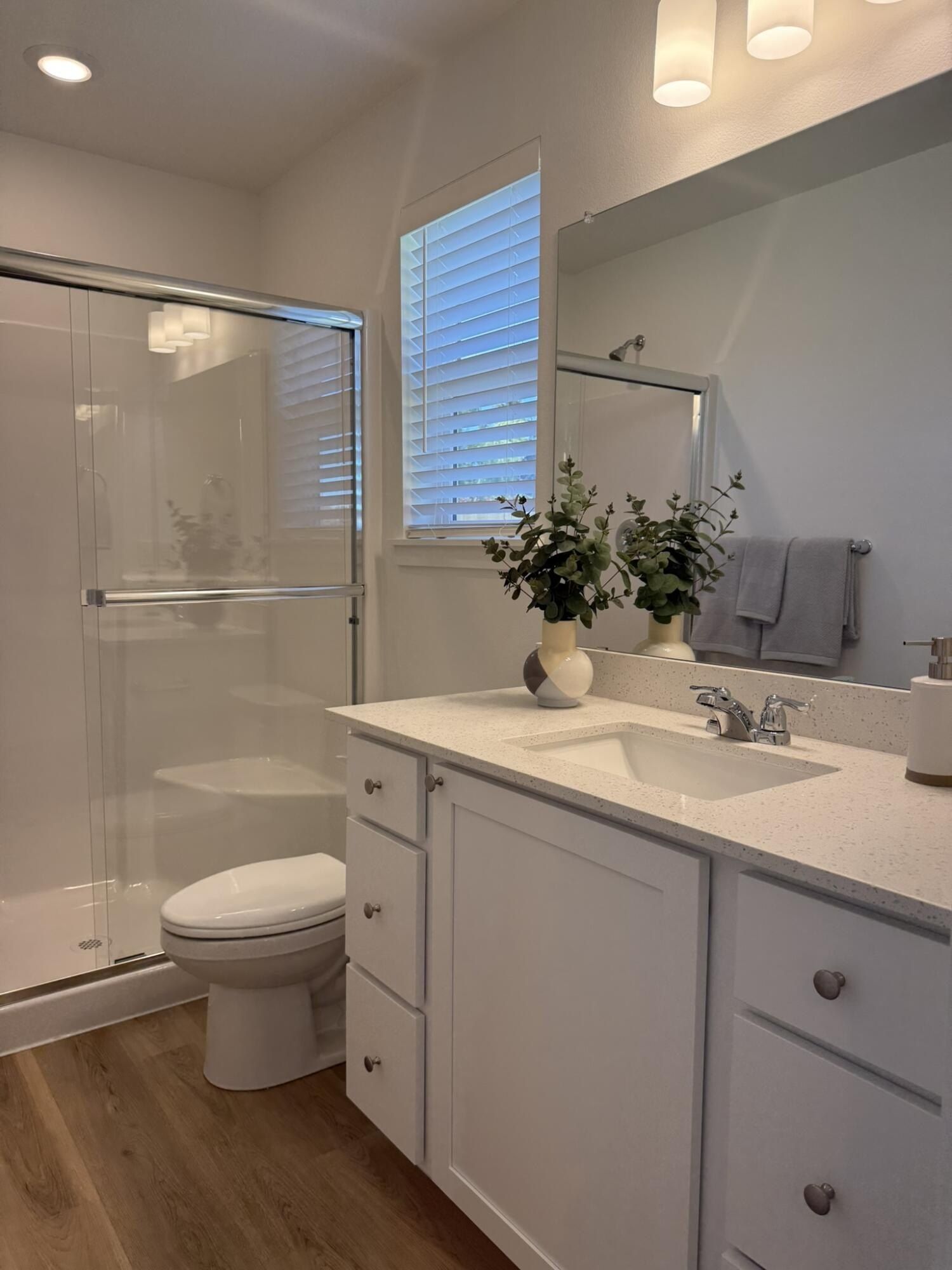 572 Ne Arnold Street. Madras, OR 97741