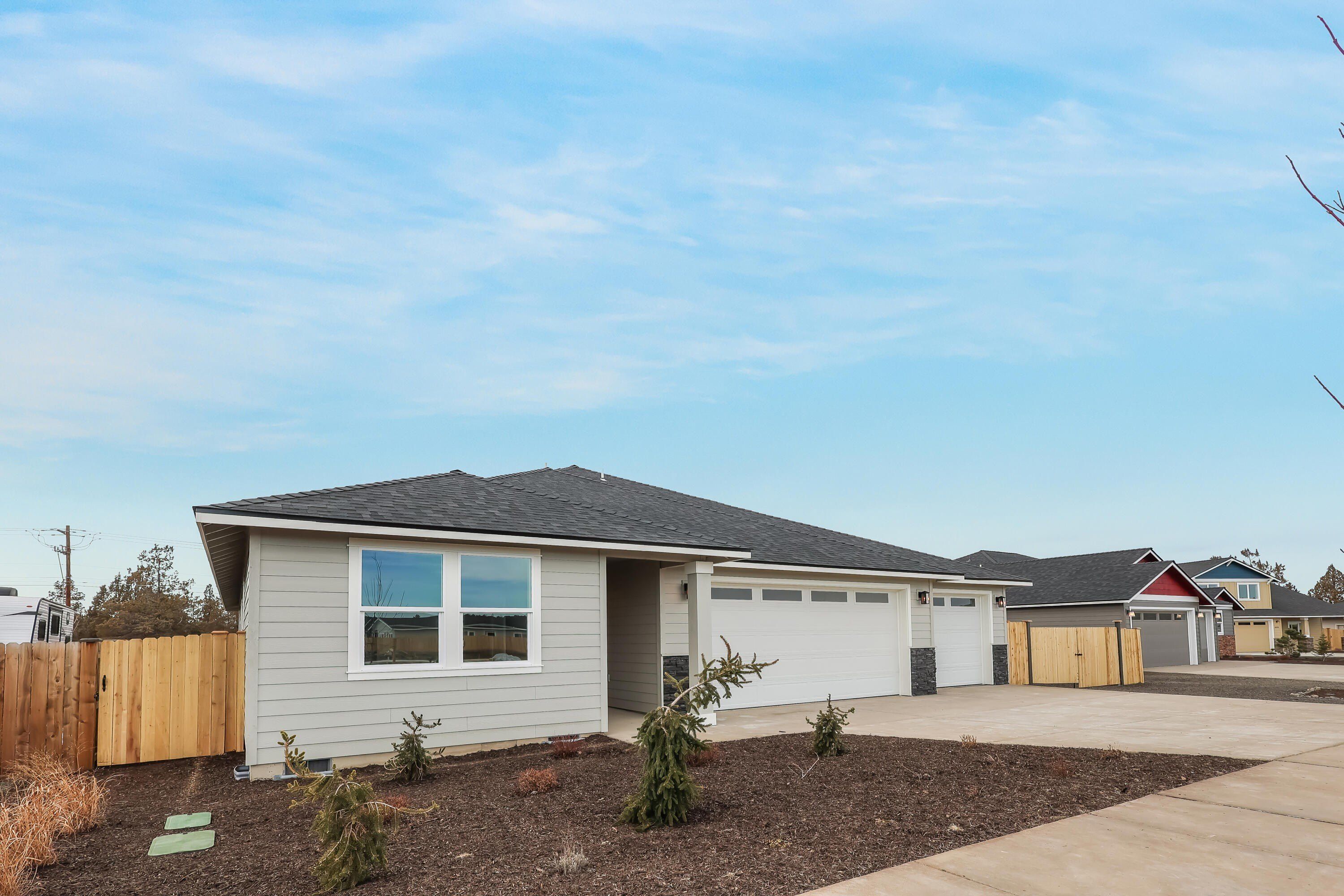 3811 Sw Antelope Way. Redmond, OR 97756