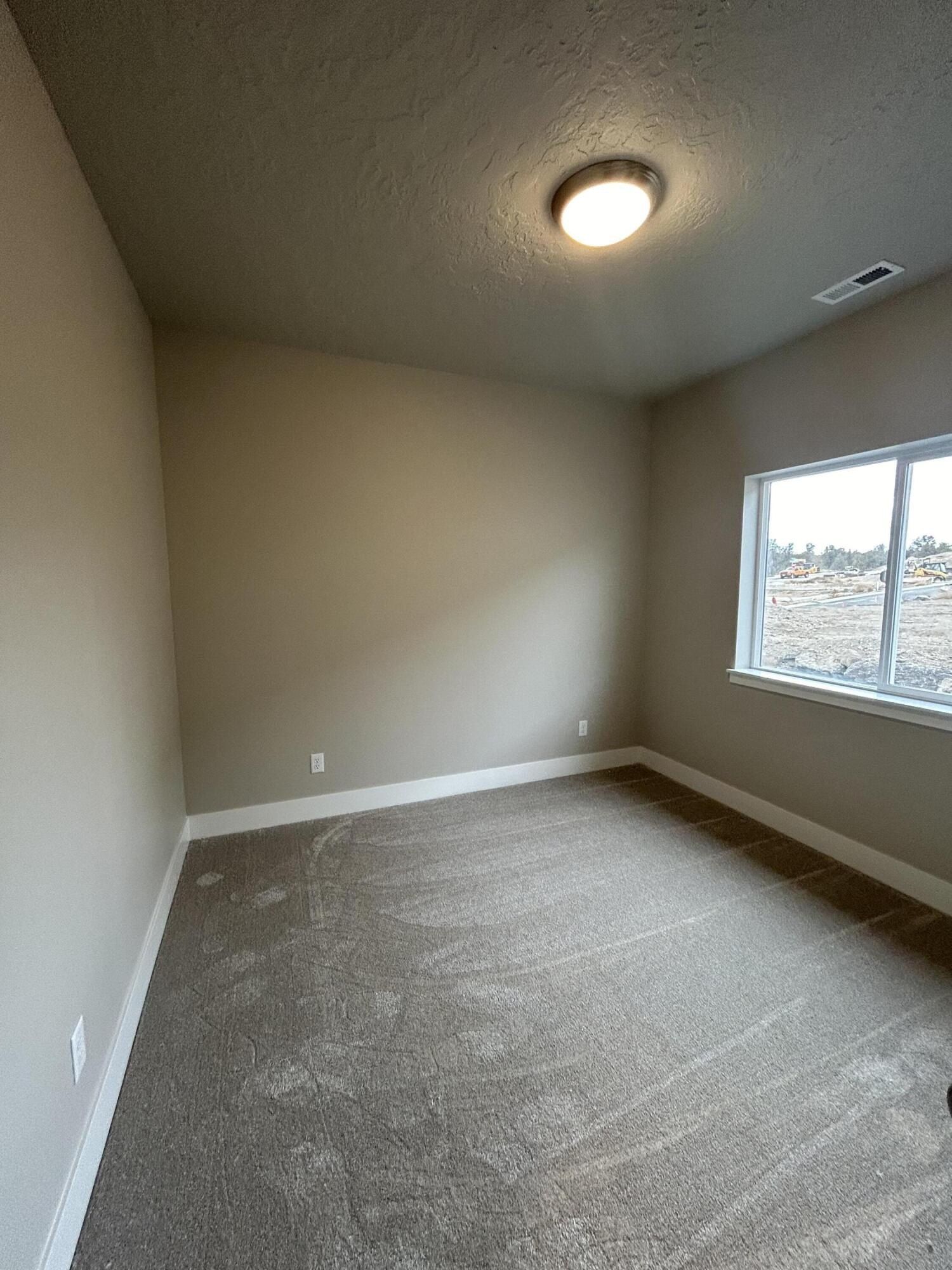 4037 Sw 38Th Place. Redmond, OR 97756