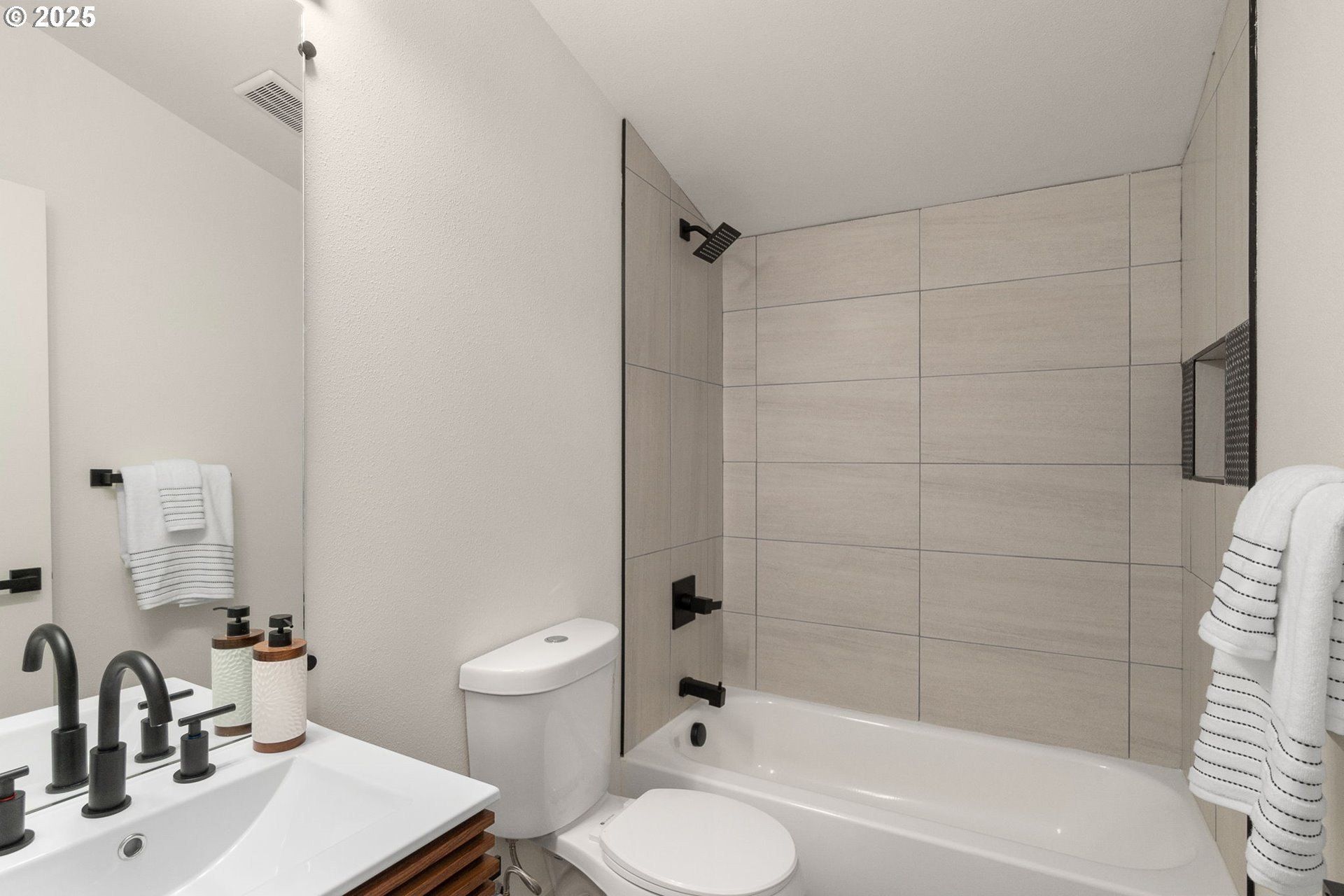 3106 Se 79  Tibbetts Unit C. Portland, OR 97206