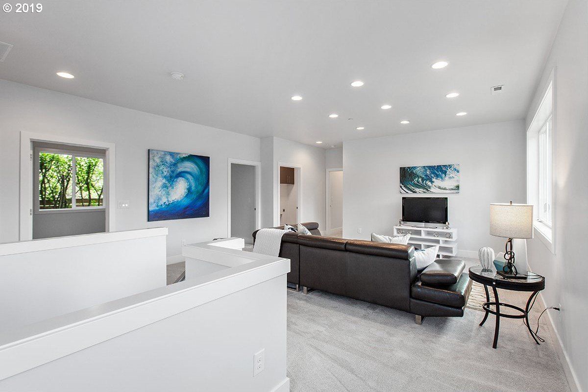 4453 Sw Melville. Portland, OR 97221