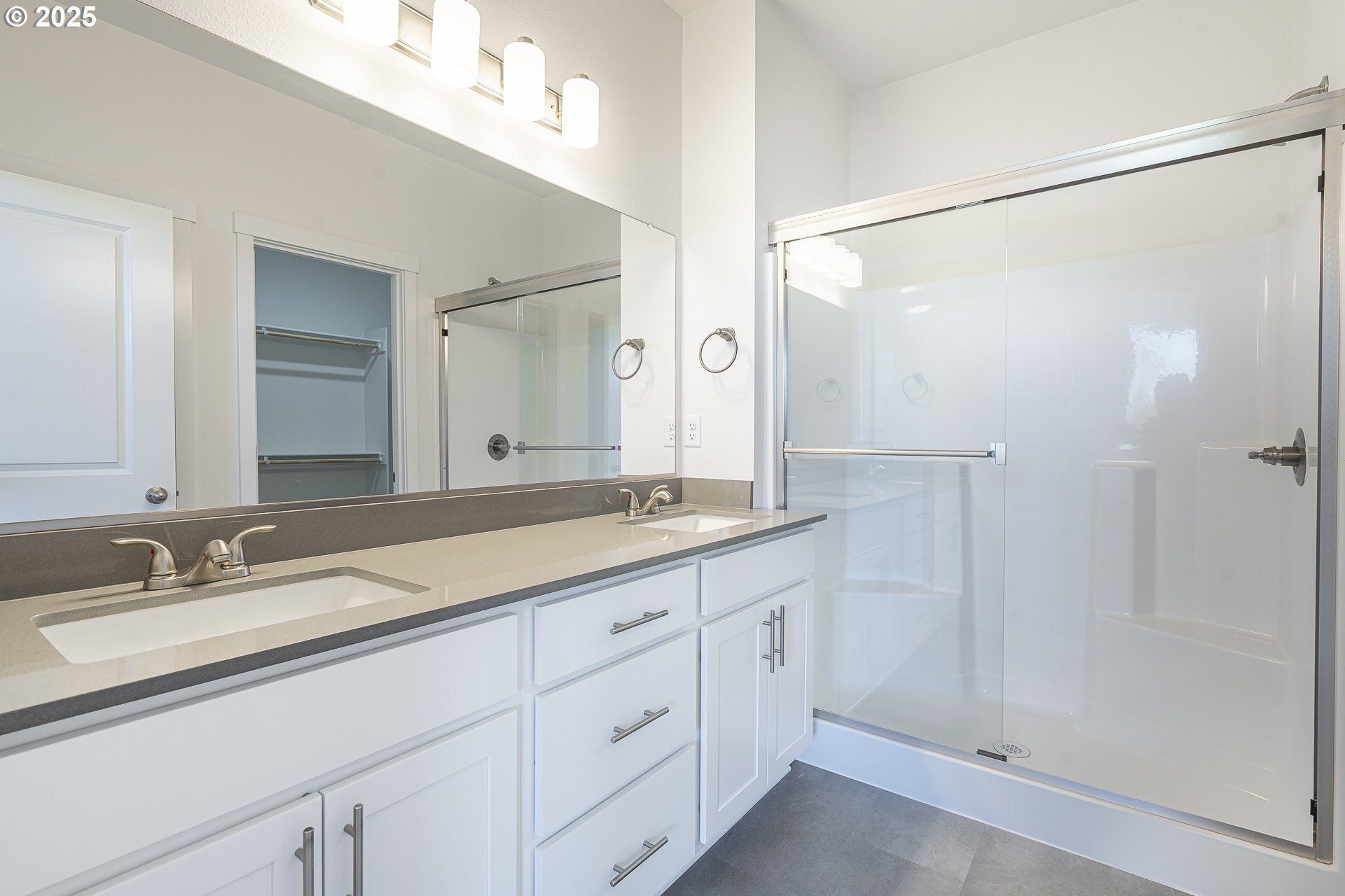 701 Tigerlily St. Silverton, OR 97381