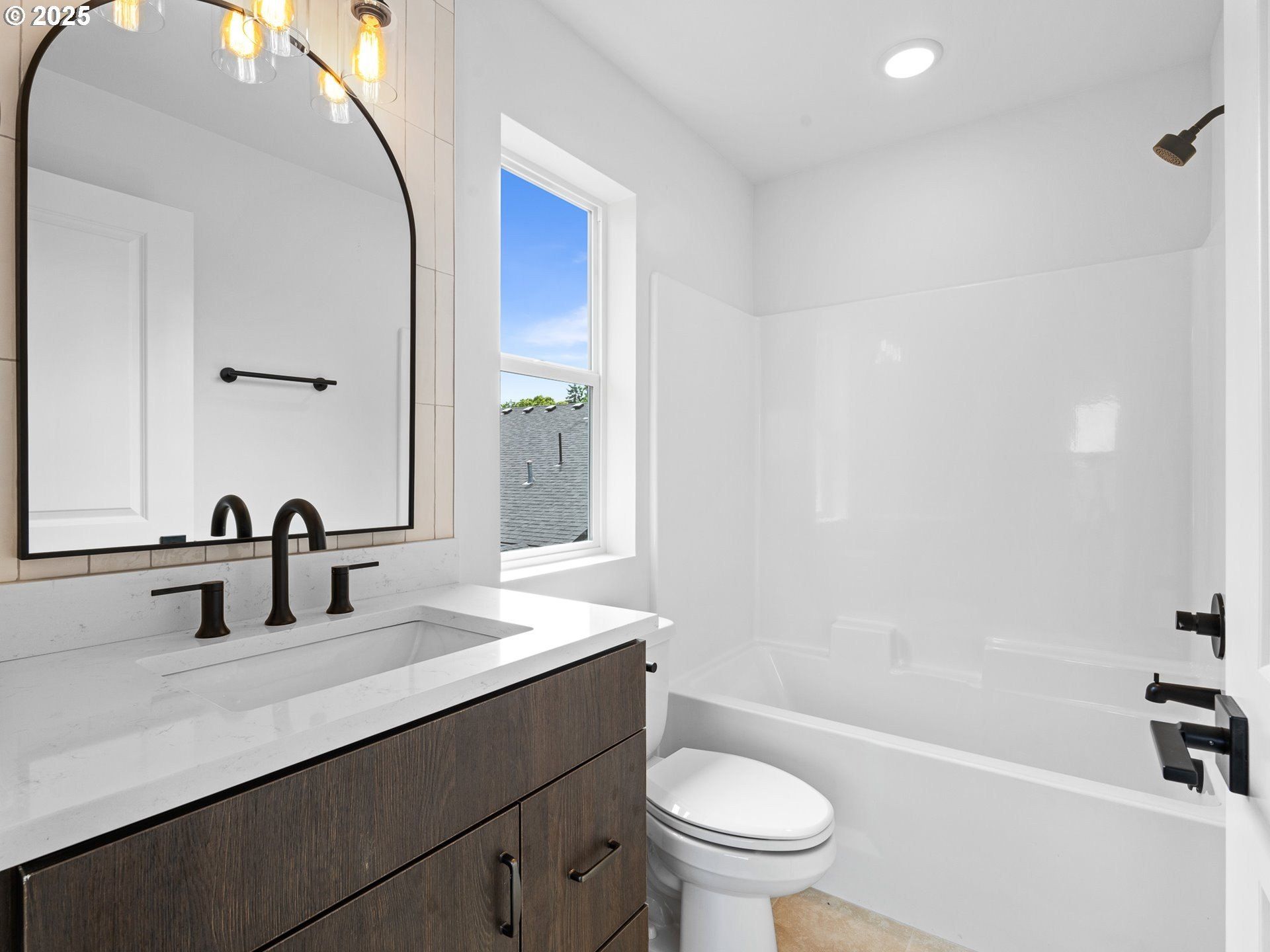 6902 Se 77Th Ave Unit B. Portland, OR 97206