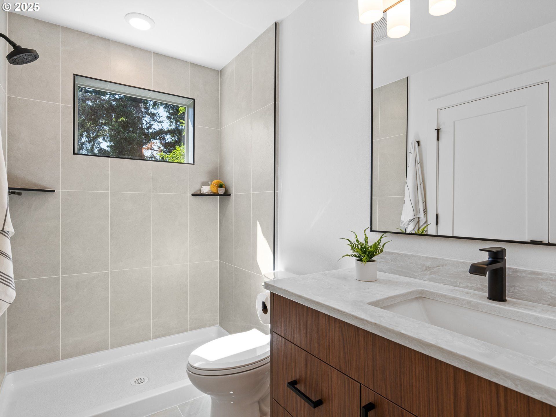 5303 Se Malden St Unit 1. Portland, OR 97206