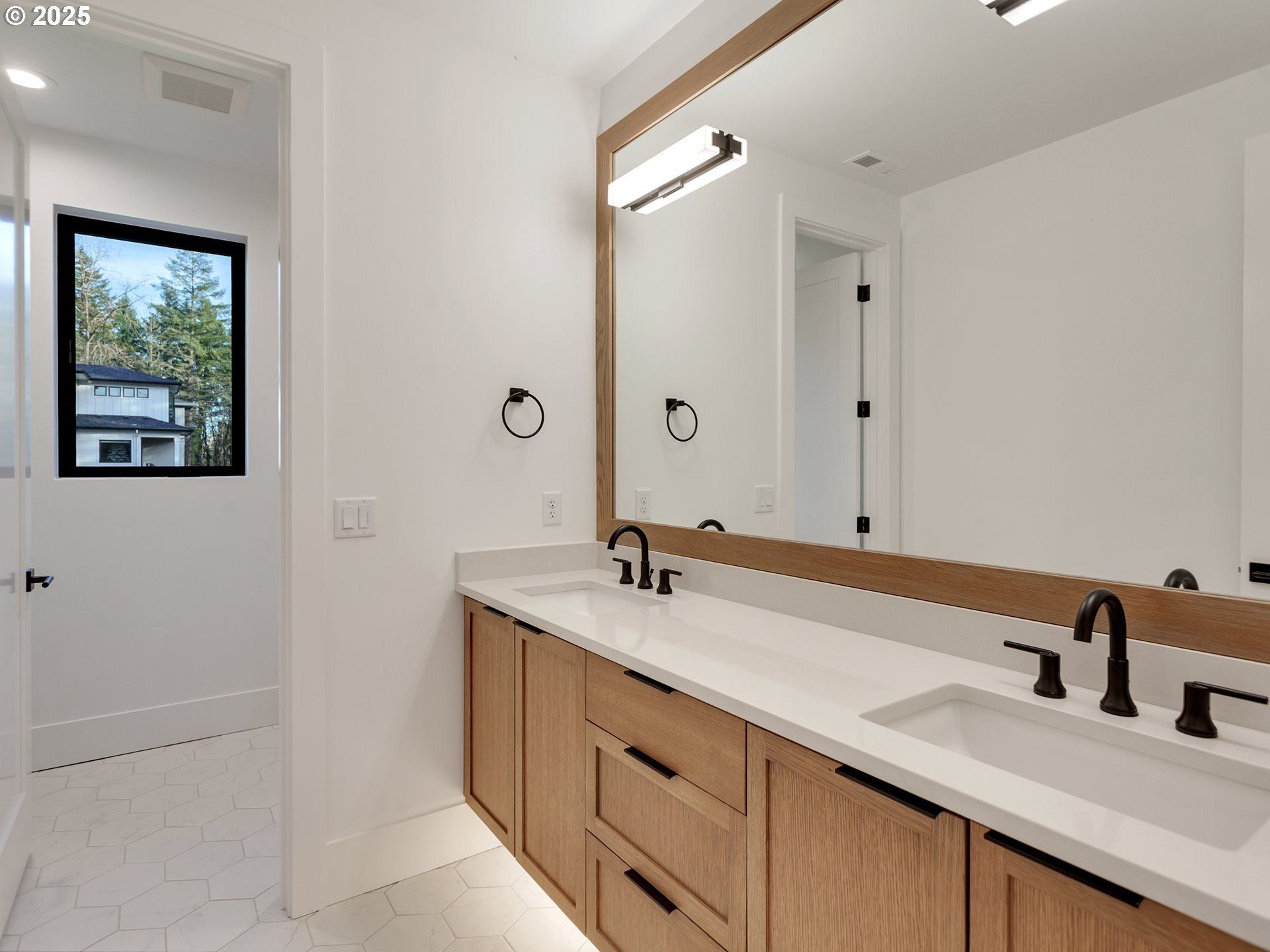 5010 Park Bluff Pl. Lake Oswego, OR 97035