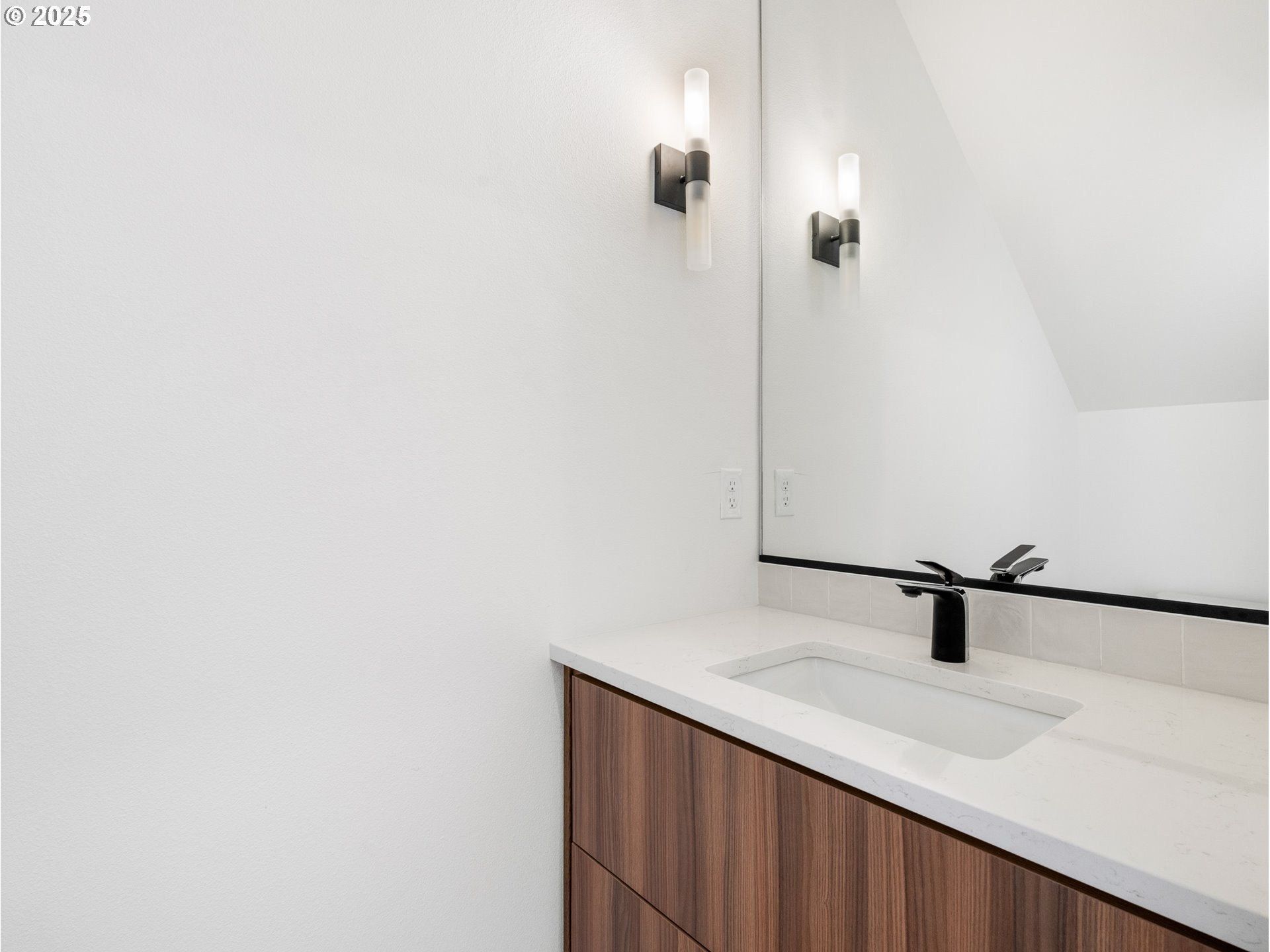 2067 Se Harold St Unit 8. Portland, OR 97202