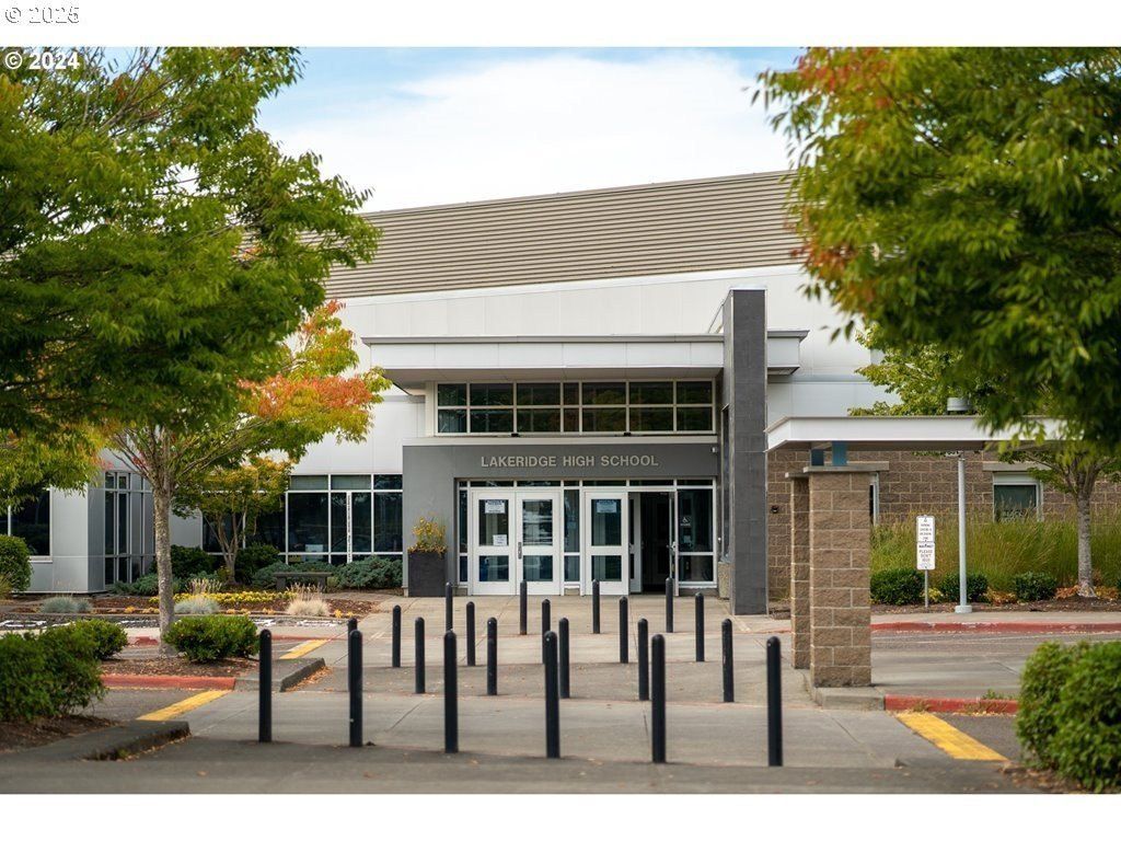 1206 Cedar St. Lake Oswego, OR 97034