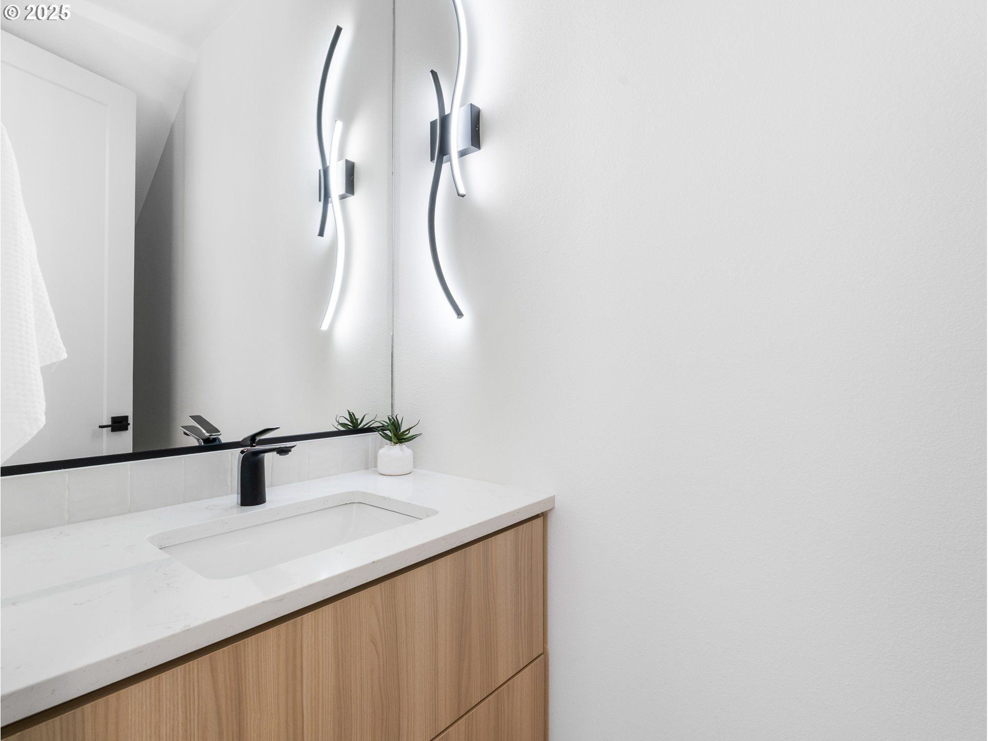 2081 Se Harold St Unit 1. Portland, OR 97202