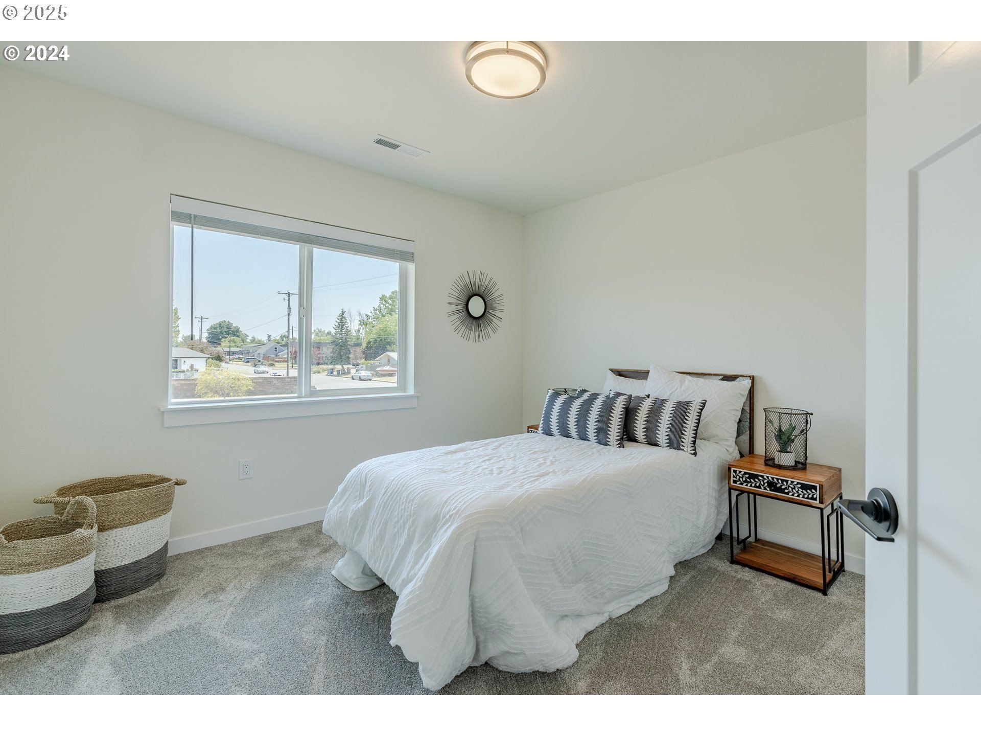 741 Periander Way. Harrisburg, OR 97446