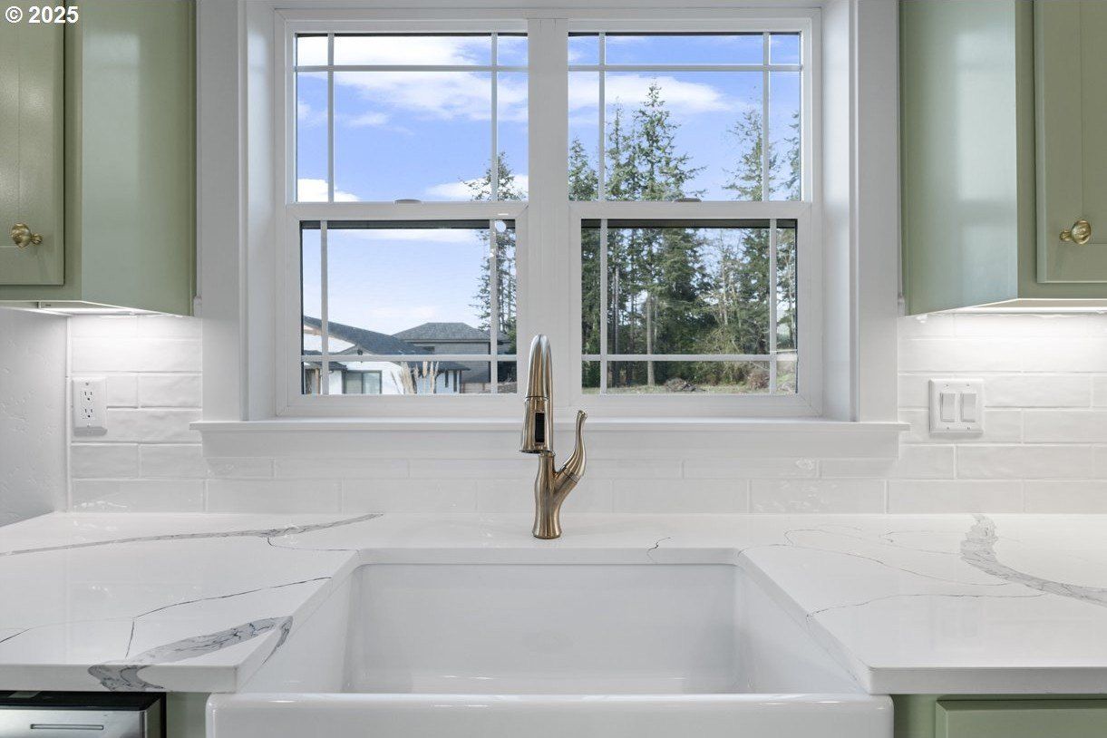 1240 Lighthouse Ln. Brookings, OR 97415