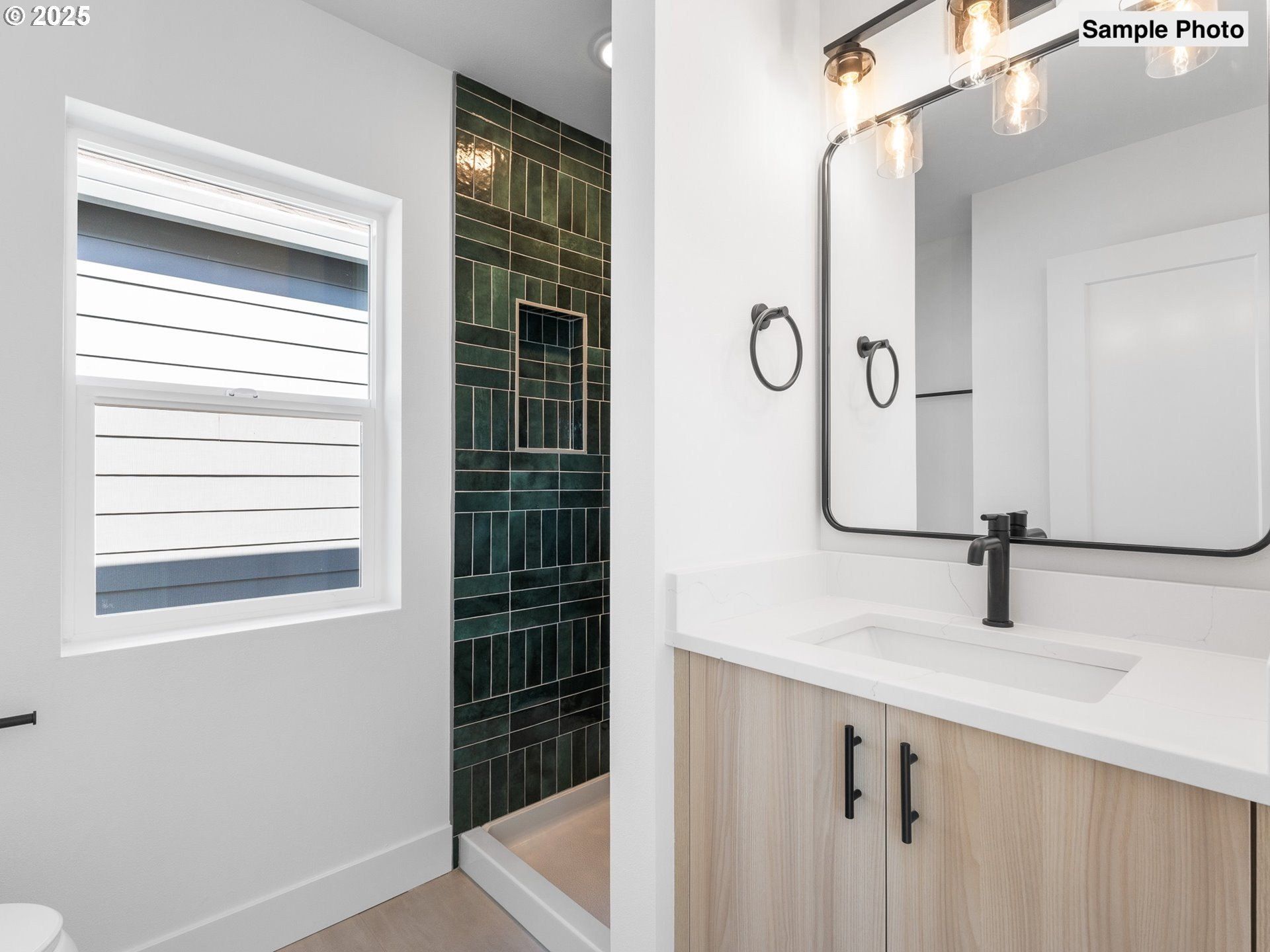 4362 Ne Going St. Portland, OR 97218