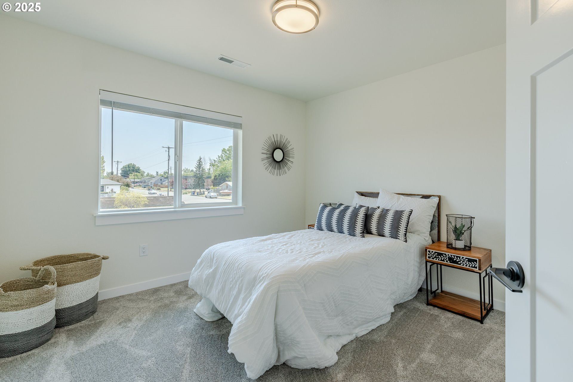 729 Periander Way. Harrisburg, OR 97446