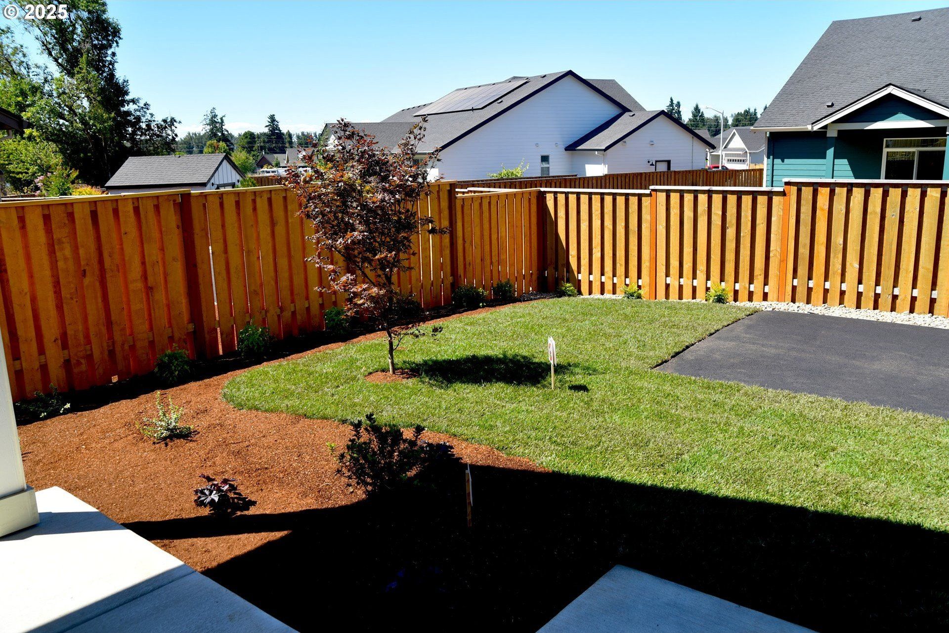 855 Oakleaf Way. Silverton, OR 97381