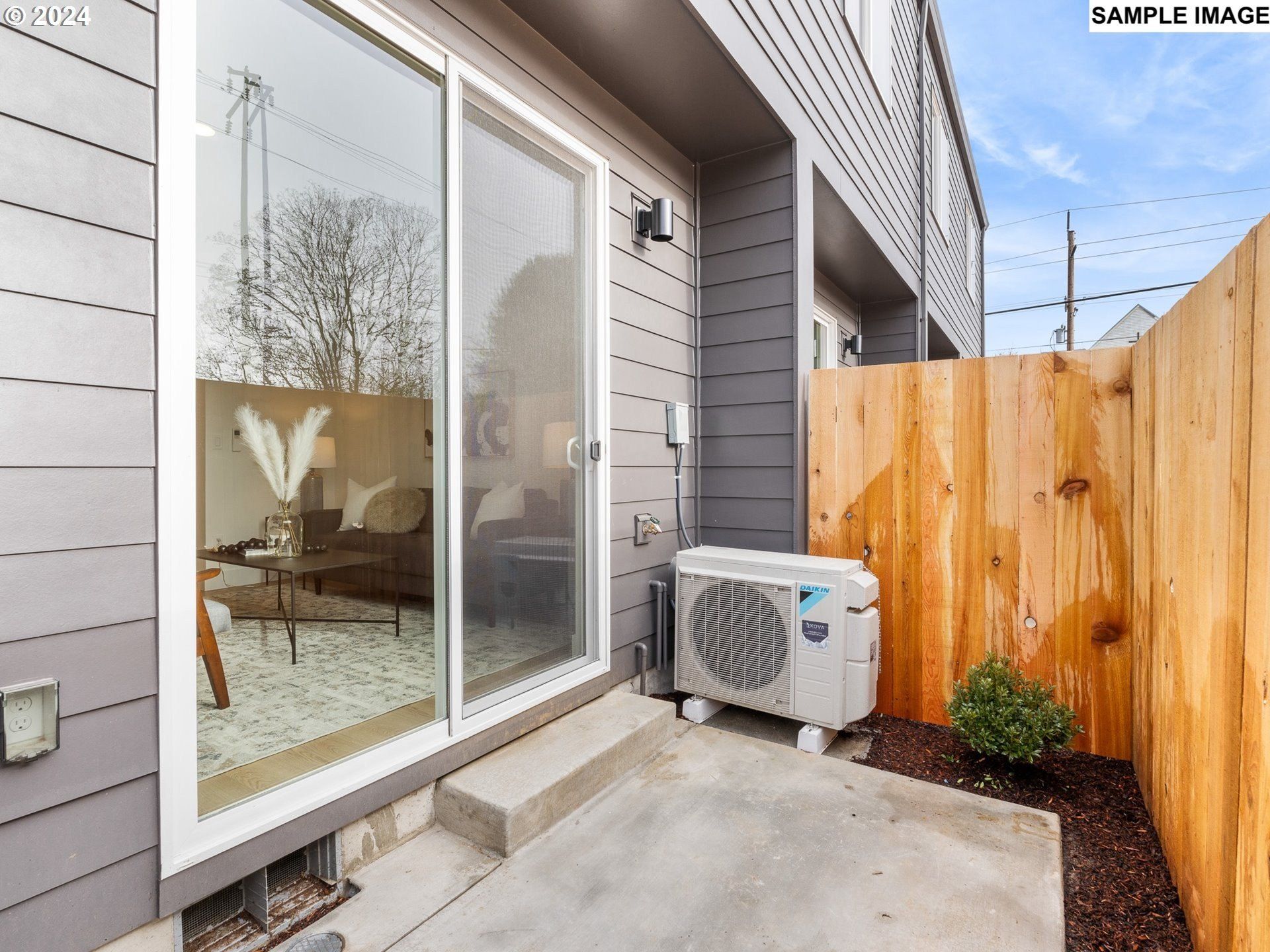 4374 N Gantenbein Ave Unit 6. Portland, OR 97217