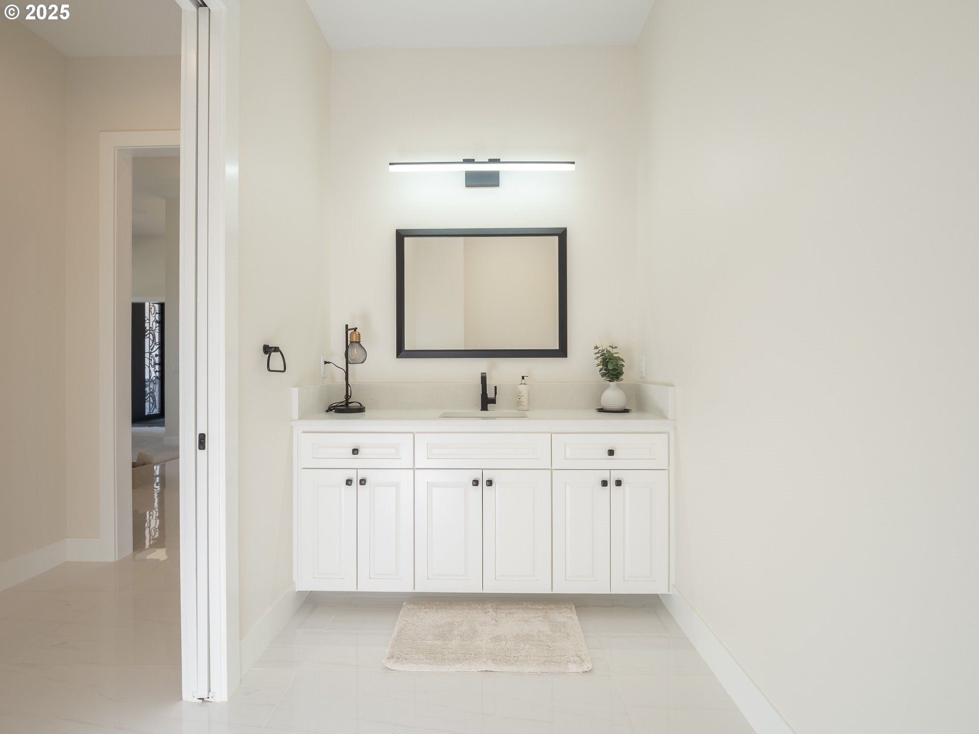 2110 Sw Homer Ross Loop. Mcminnville, OR 97128