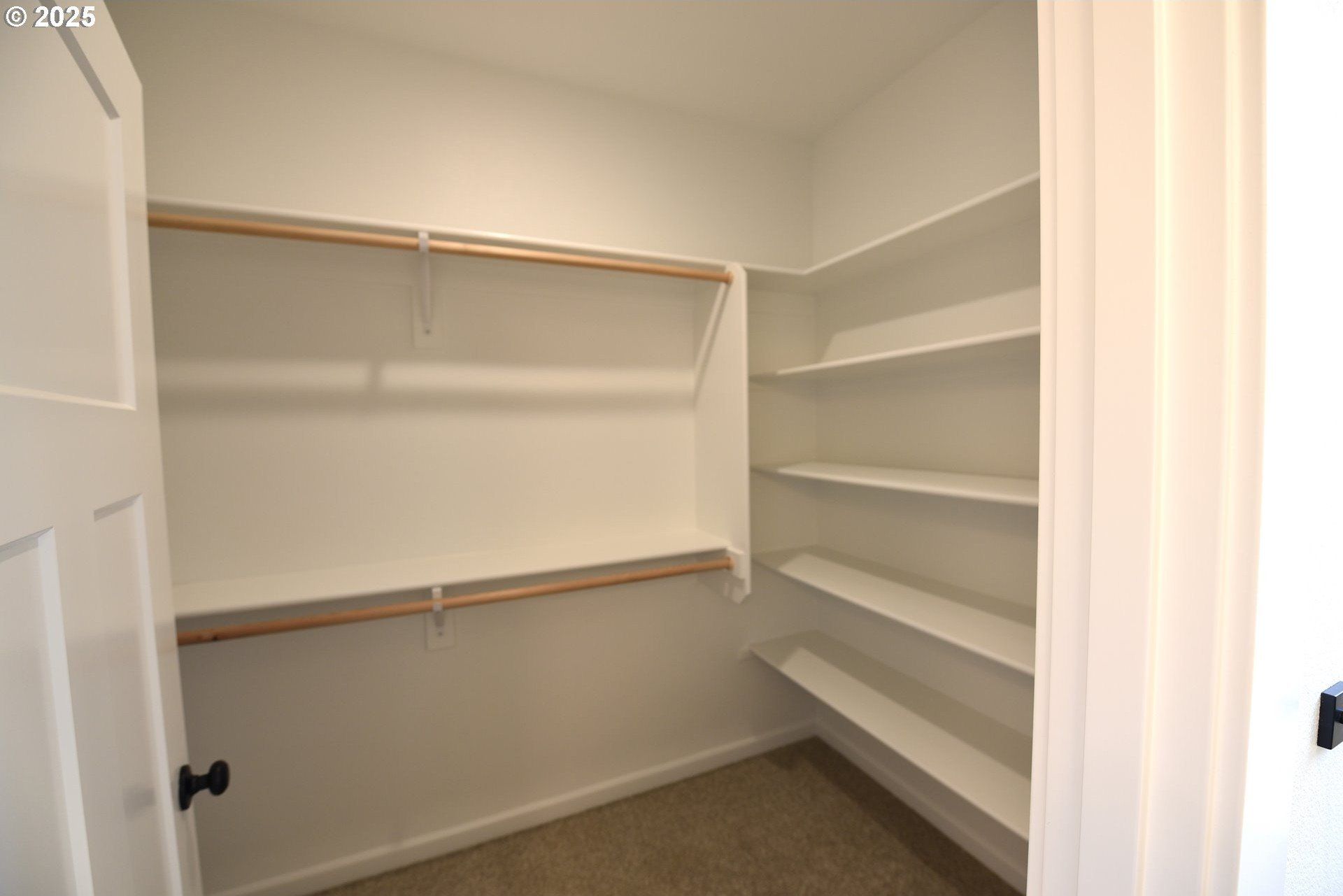 845 Oakleaf Way. Silverton, OR 97381