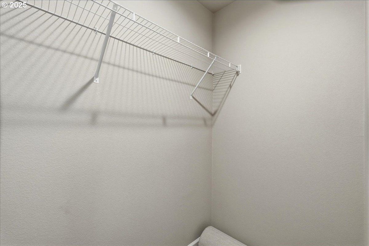 20815 Walnut St. Aurora, OR 97002