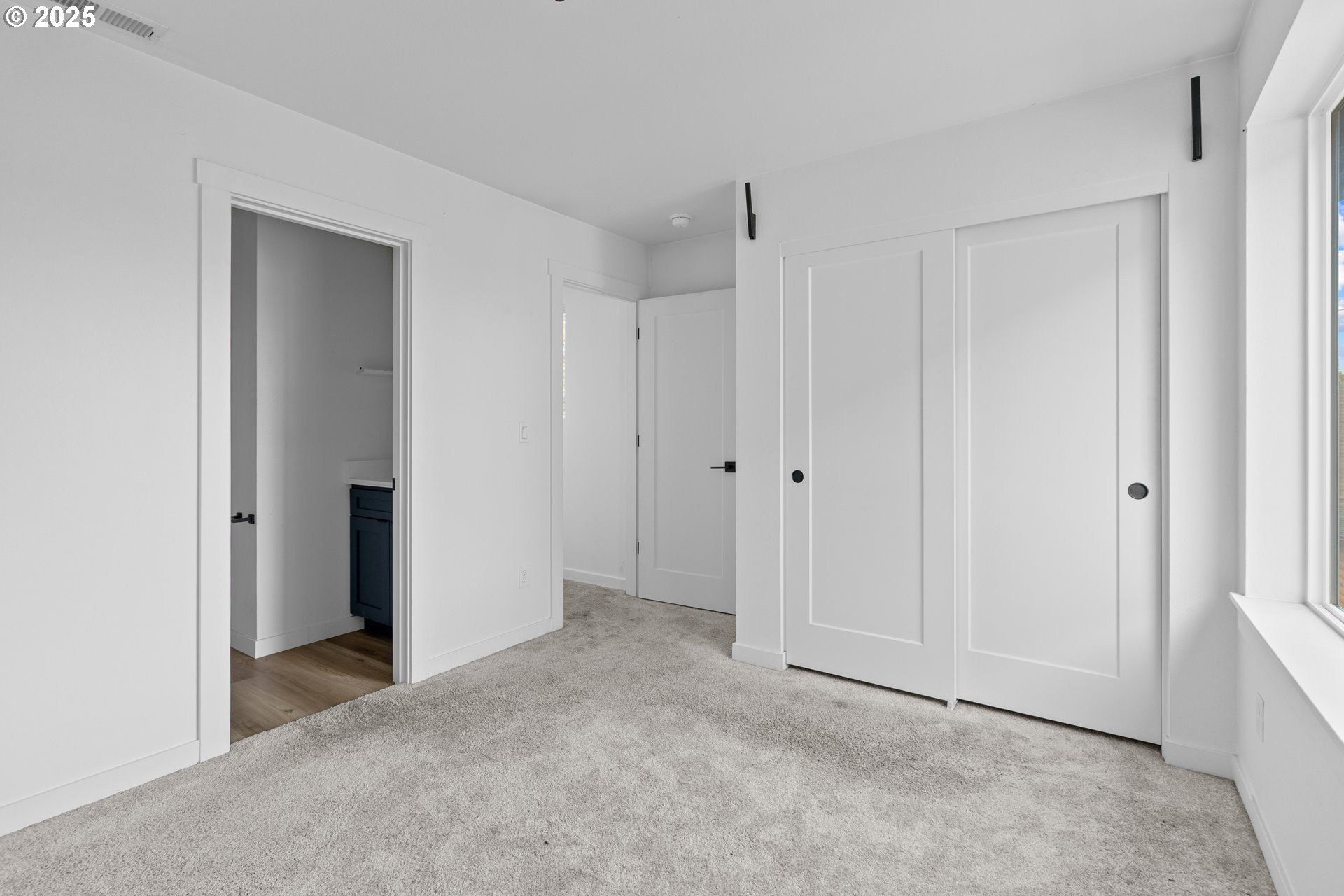 4851 Ne Cully Blvd Unit 6. Portland, OR 97218