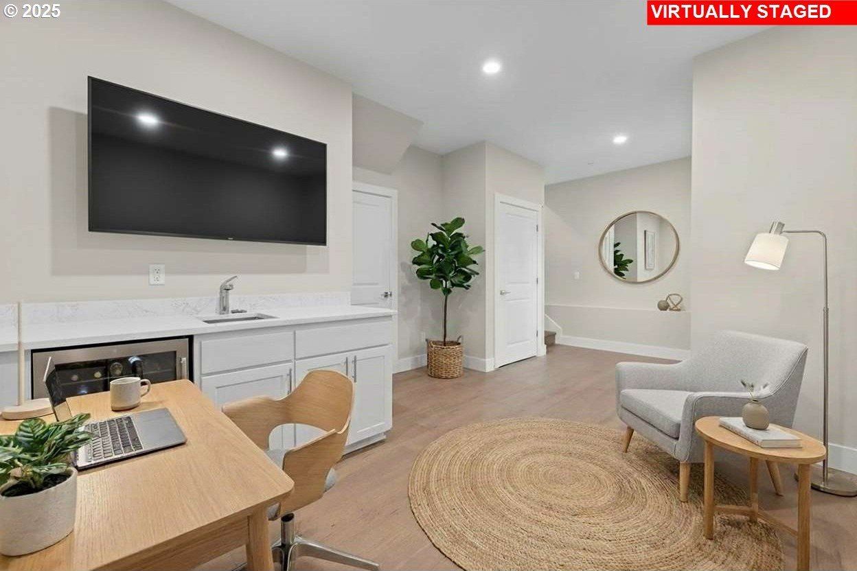 9824 Sw 34 Pl. Portland, OR 97219