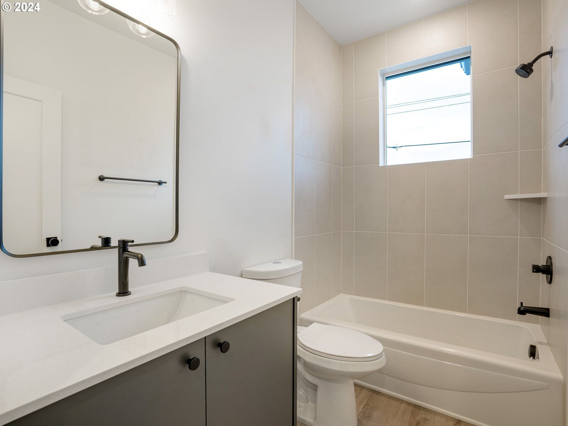 5857 Ne Prescott St Unit 1. Portland, OR 97218