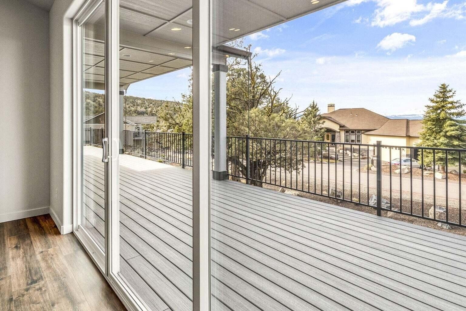 1014 Highland View Loop. Redmond, OR 97756