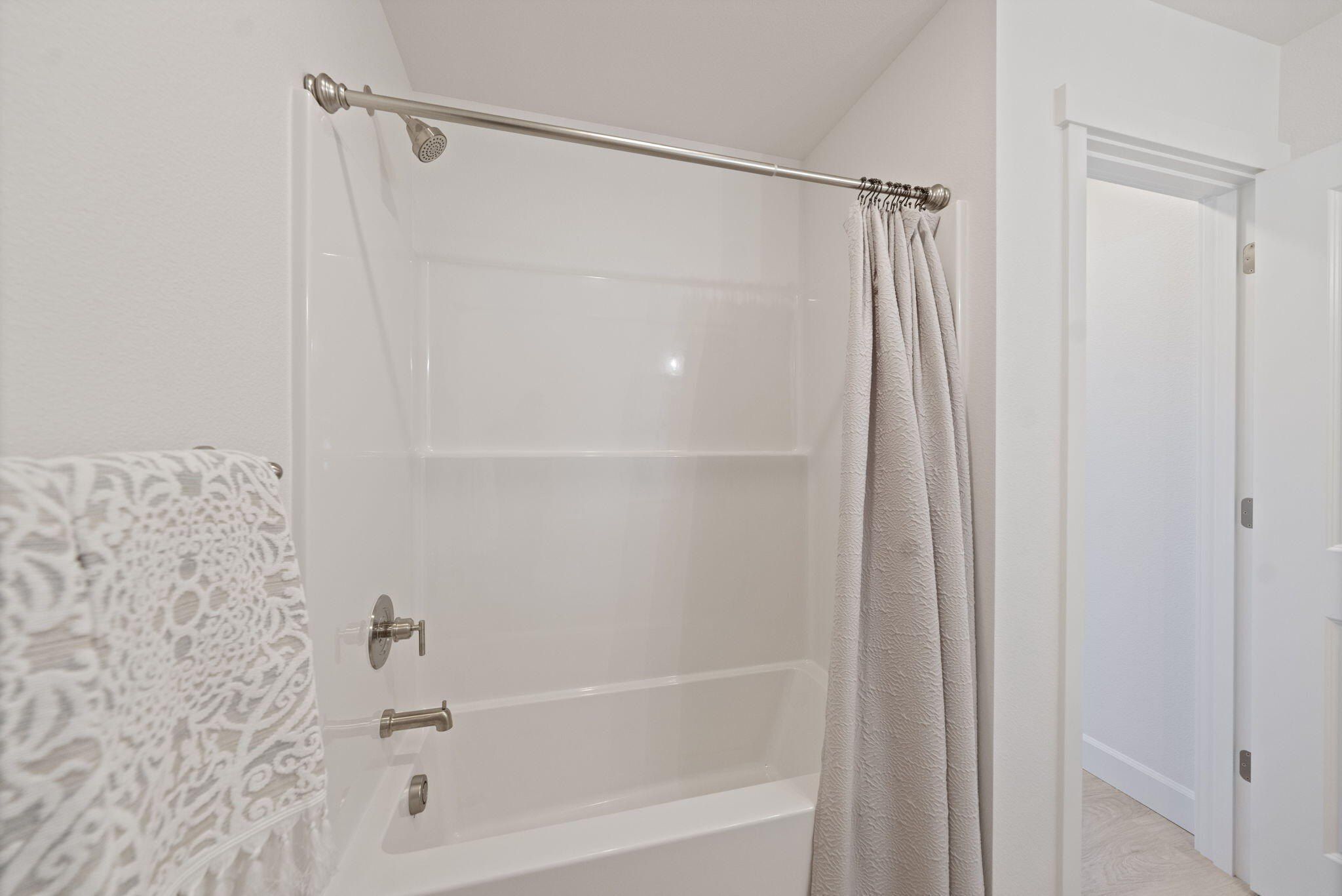 443 Nw Monte Vista Avenue. Madras, OR 97741