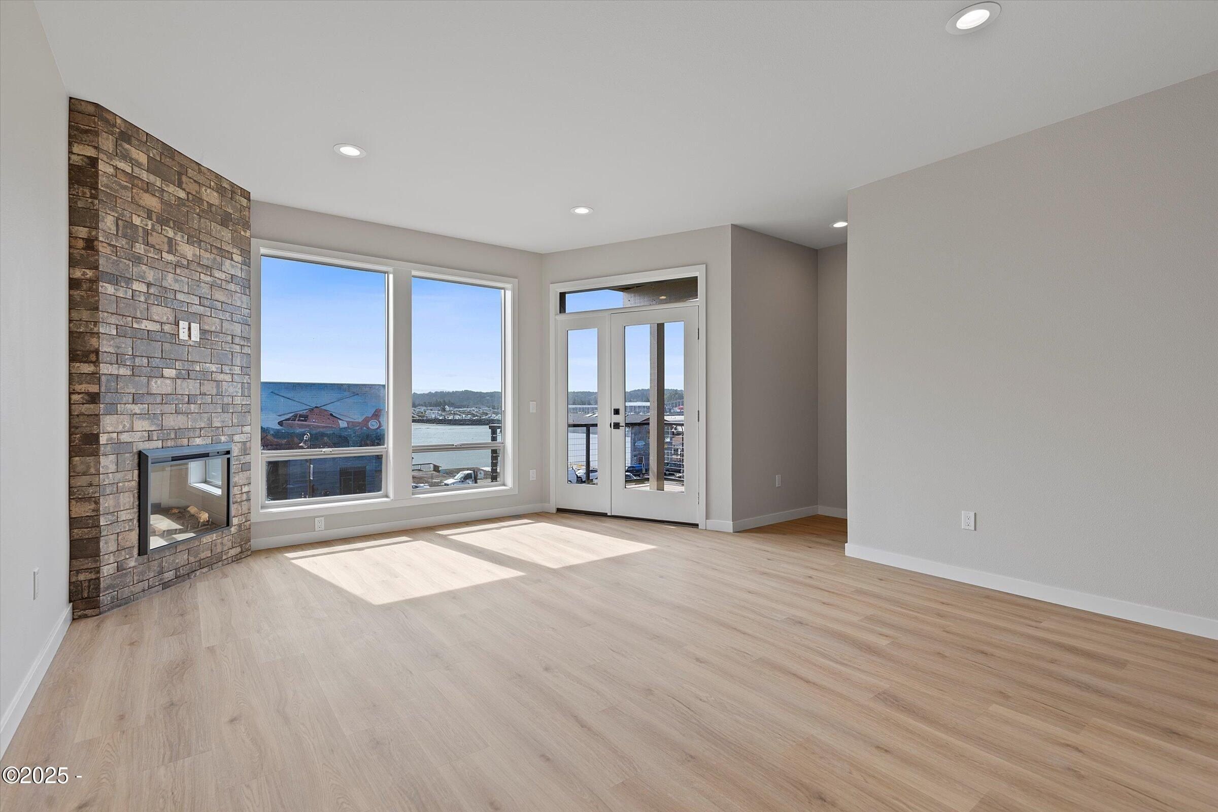 823 Sw 13Th Street Unit 1. Newport, OR 97365