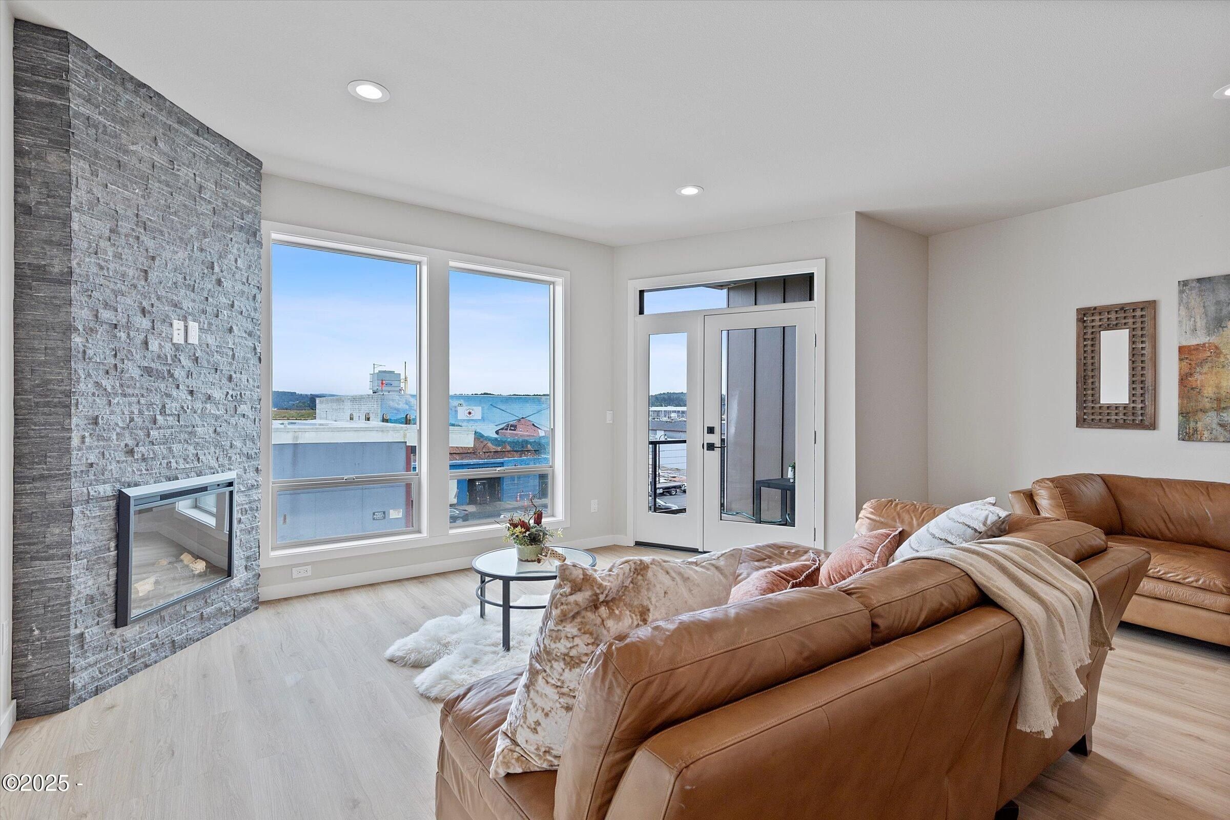 811 Sw 13Th Street Unit 4. Newport, OR 97365