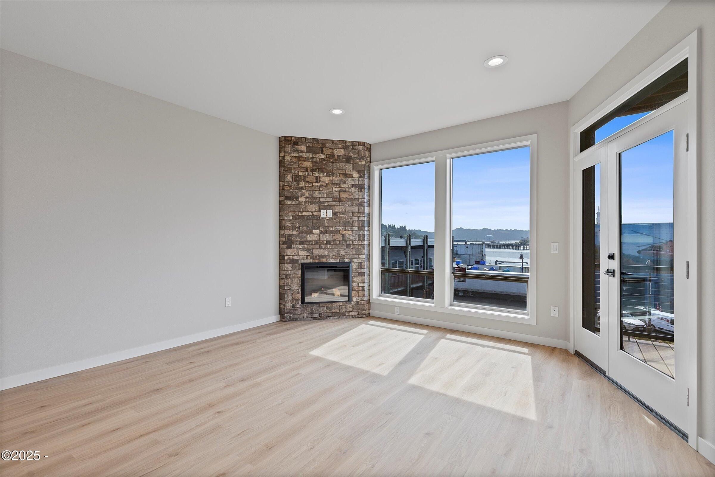 823 Sw 13Th Street Unit 1. Newport, OR 97365