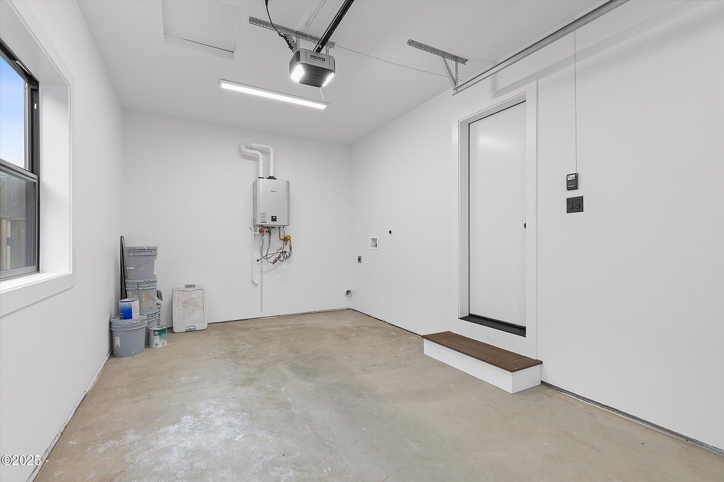 313 Se Oar Avenue. Lincoln City, OR 97367